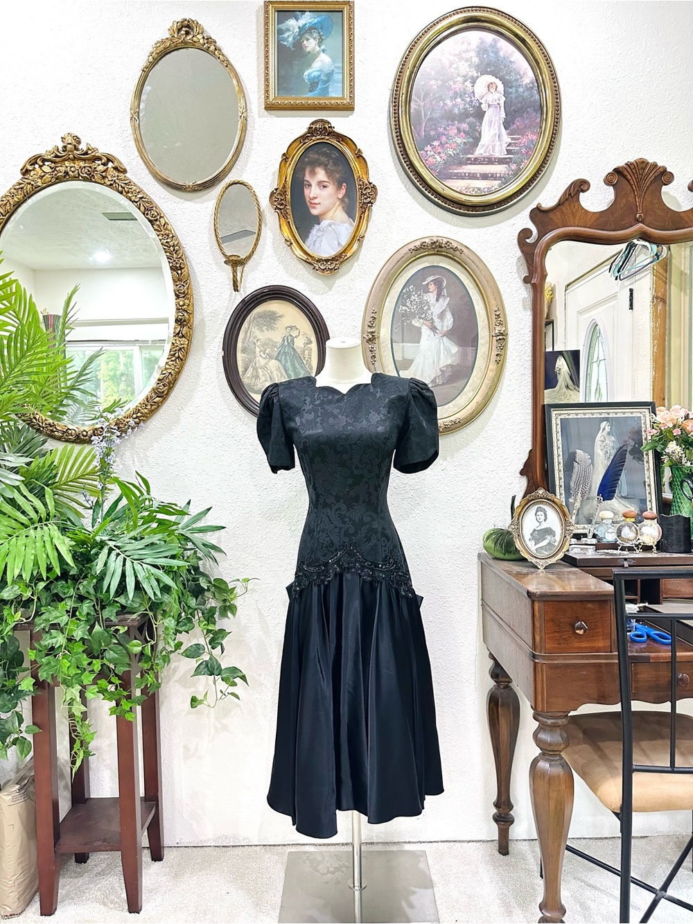 Vintage NiKi Petites black gothic puff sleeve party dress size 6